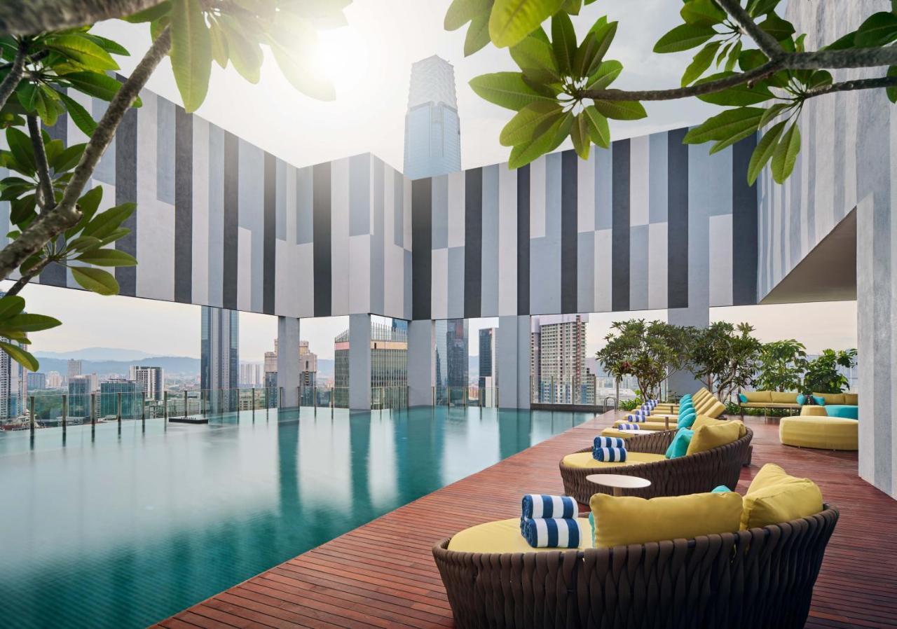 Pan Pacific Serviced Suites Kuala Lumpur Exterior photo The swimming pool at the 33rd floor