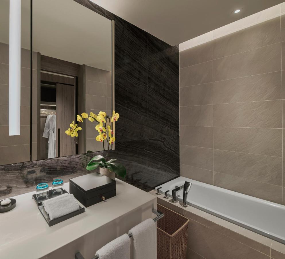 Pan Pacific Serviced Suites Kuala Lumpur Exterior photo Bathroom
