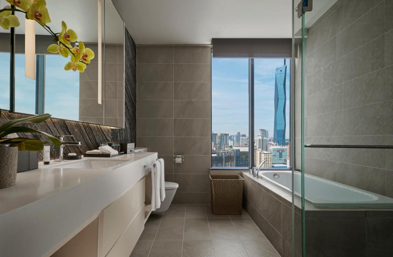 Pan Pacific Serviced Suites Kuala Lumpur Exterior photo Bathroom