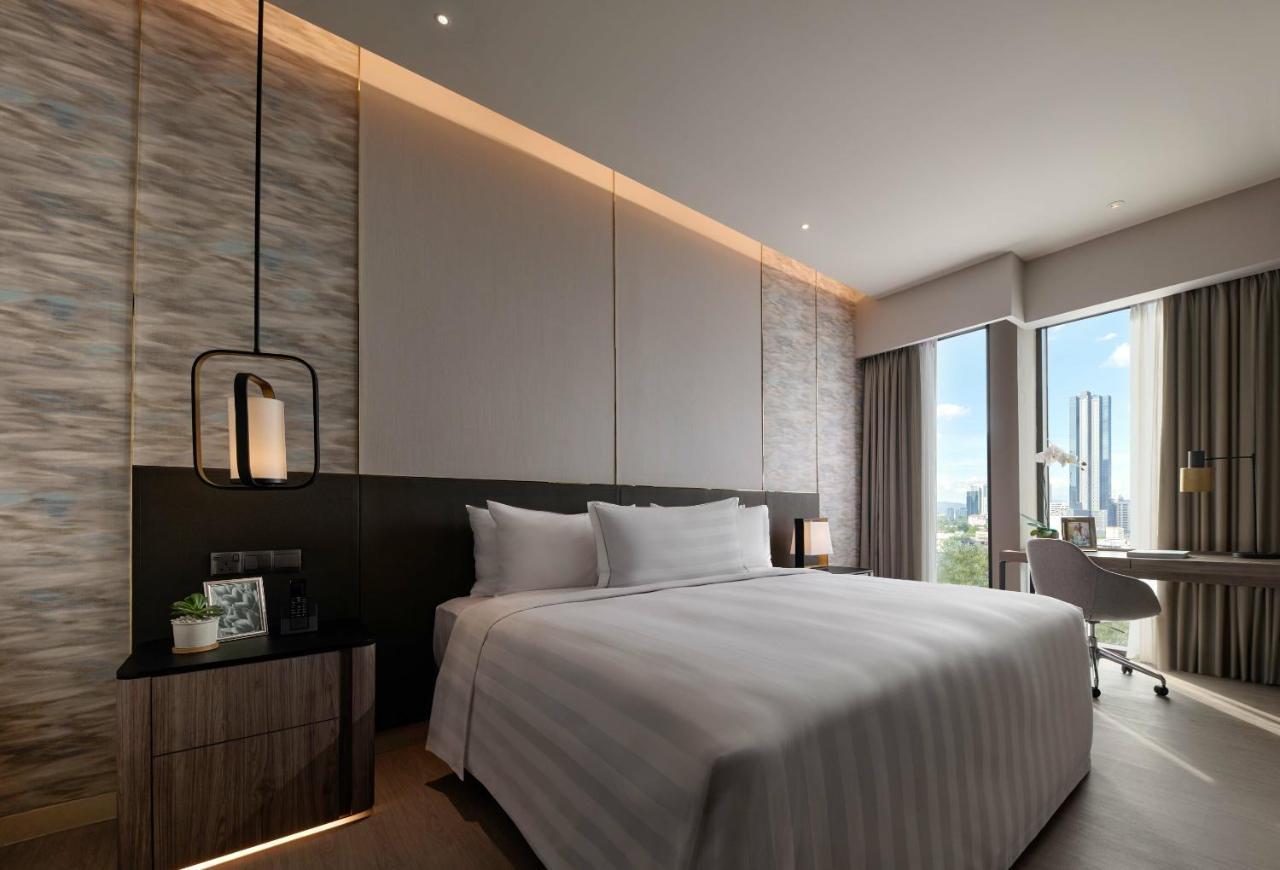Pan Pacific Serviced Suites Kuala Lumpur Exterior photo Deluxe King