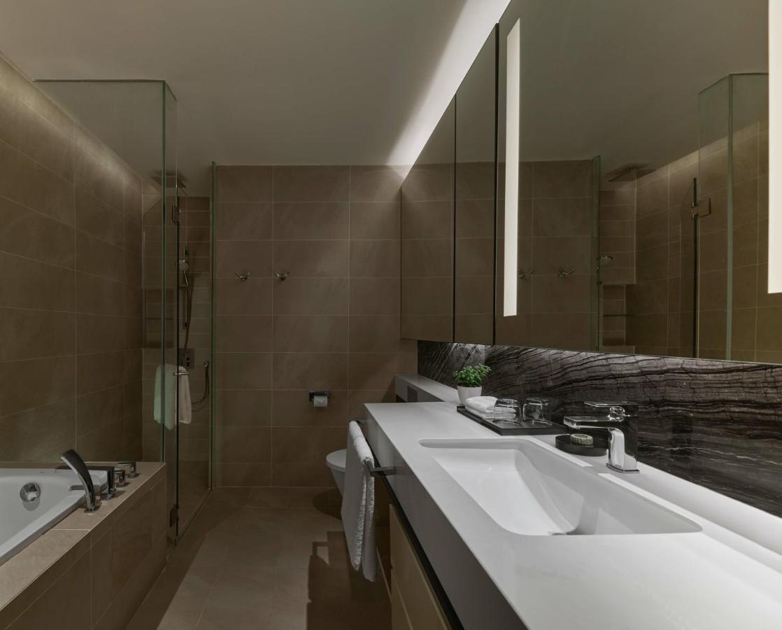 Pan Pacific Serviced Suites Kuala Lumpur Exterior photo Bathroom